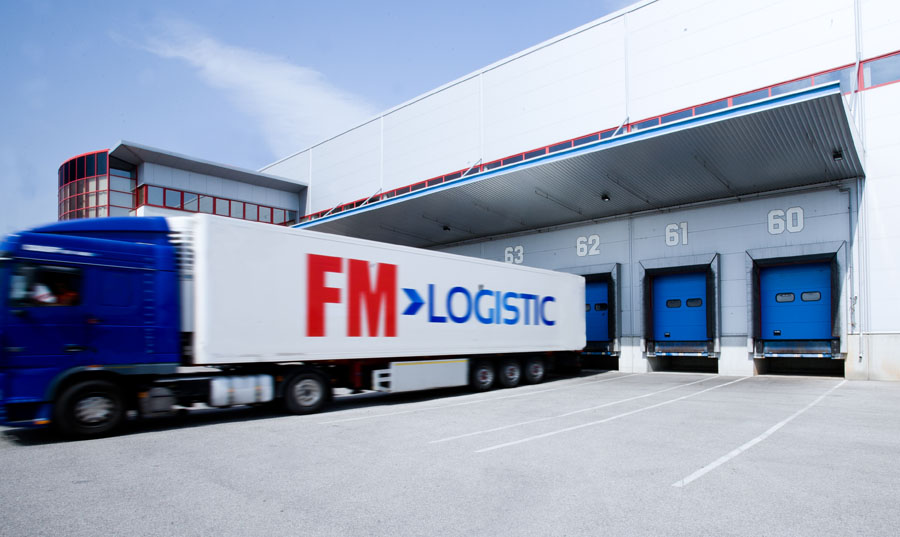 camión en muelle de FM Logistic